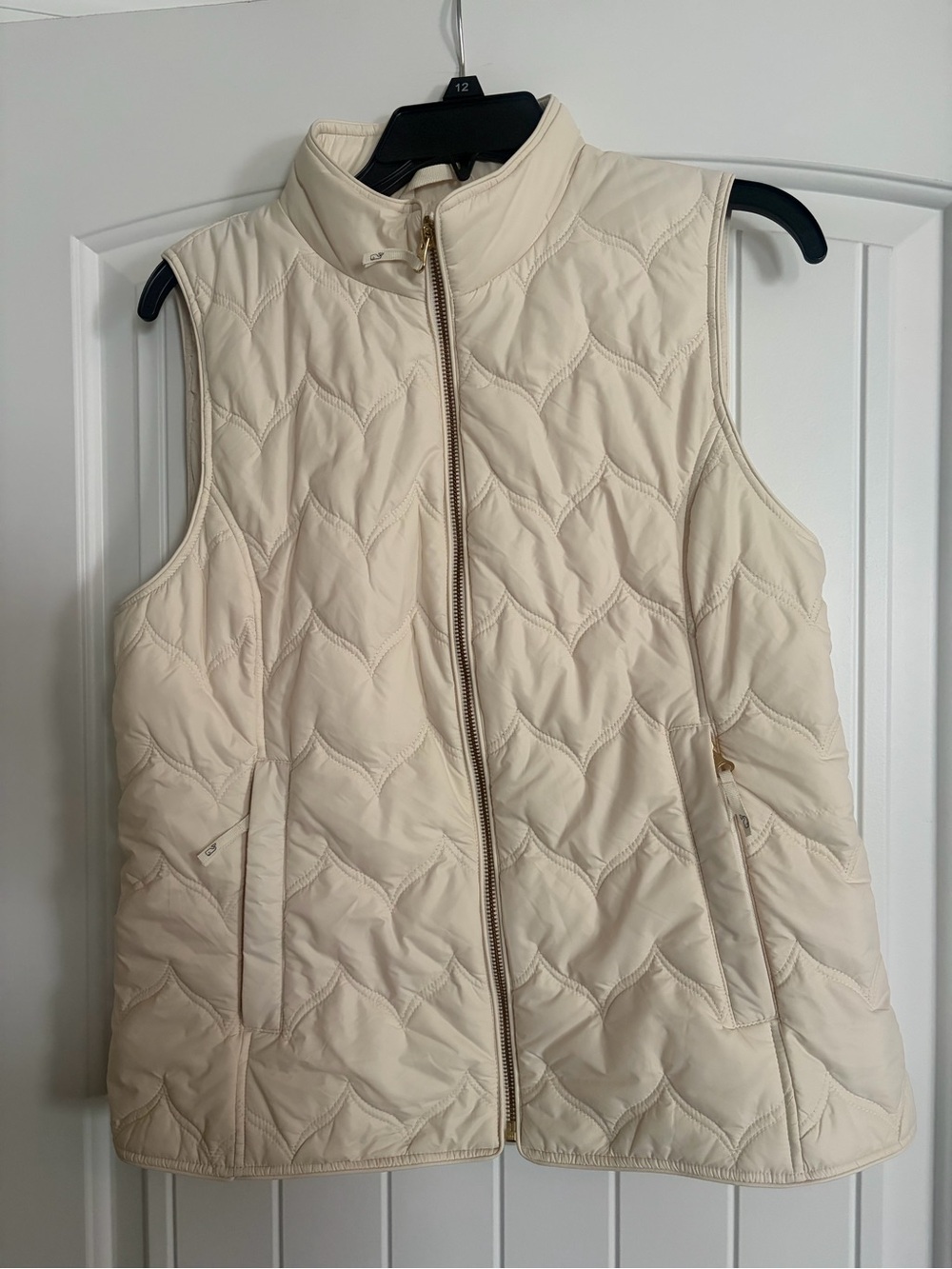 Women Vineyard Vines ivory vest, M